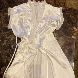 White silky robe size S